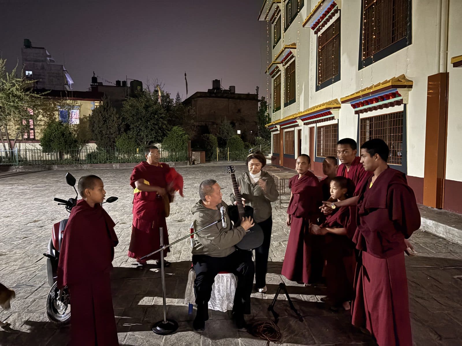 An evening of devotional music with the monks at the monastery