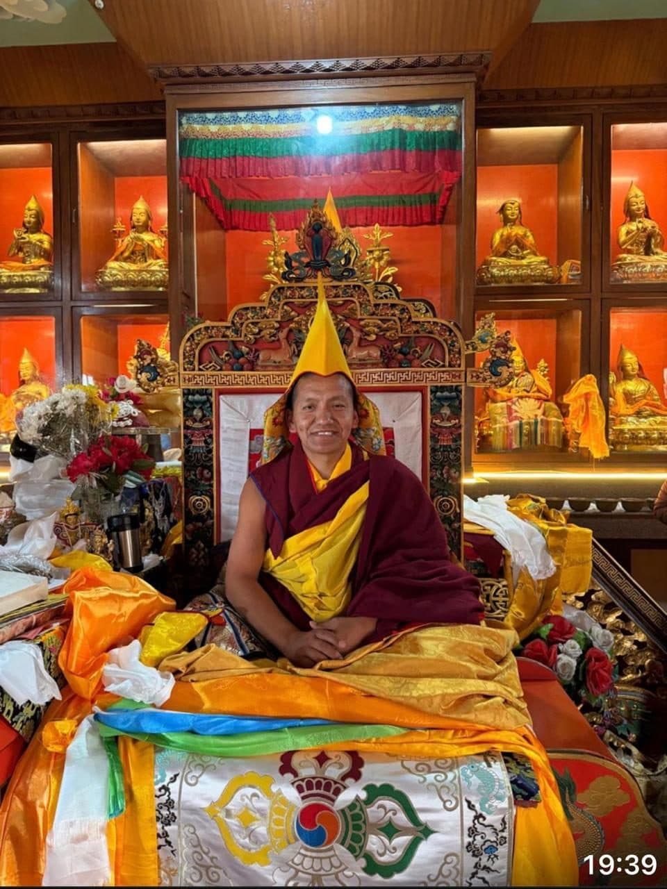 Khen Rinpoche on the teaching throne