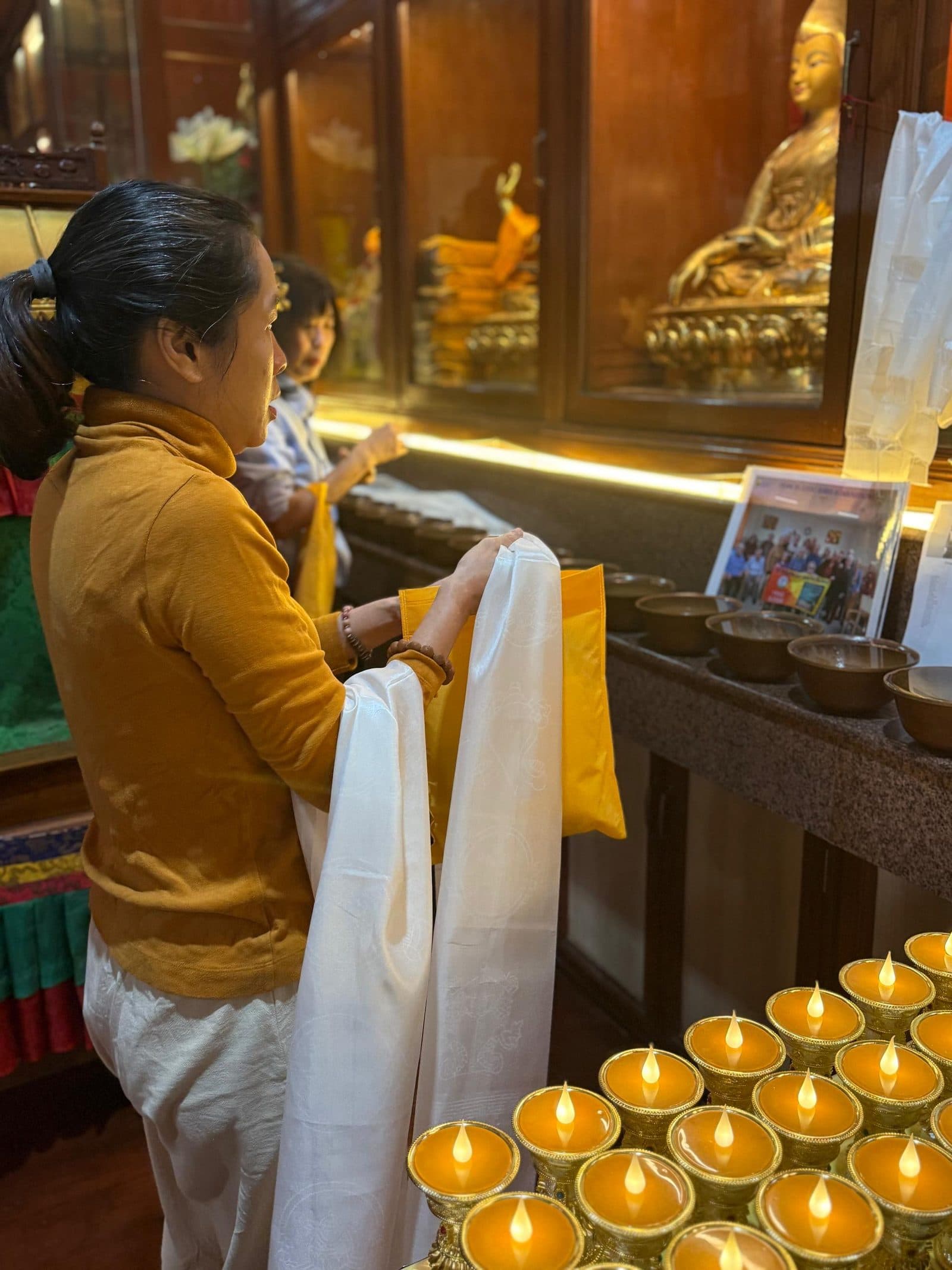 A member making a khata offering